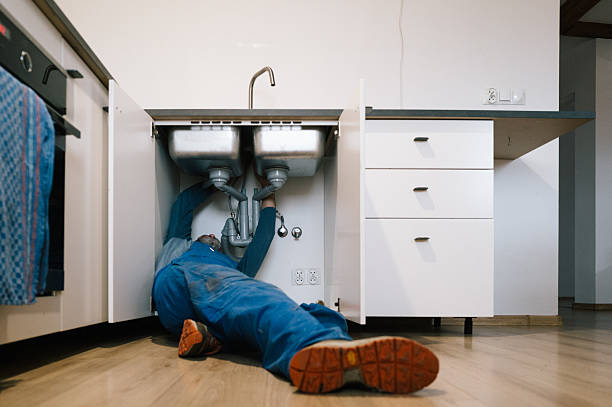 Professional Emergency Plumber technician working in Lewisburg, OH